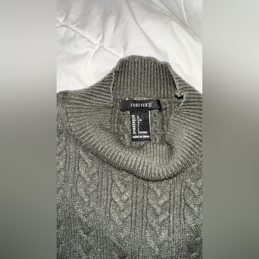 Cable Knit Sleeveless Sweater Crop Top 🧶 - Picture 4 of 4